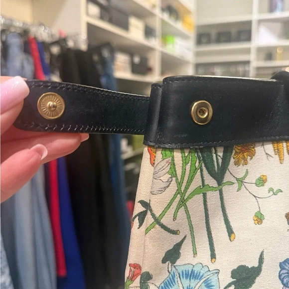 Gucci  Rare Floral-print Tote Bag, vintage Collectible canvas  leather trim EUC - Picture 6 of 17